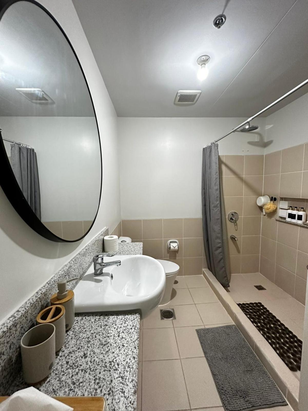 2 Bedroom Condo Unit Near Sm Bf & Naia At The Atherton By Dmci With 2 Balcony Paranaque City Exterior foto