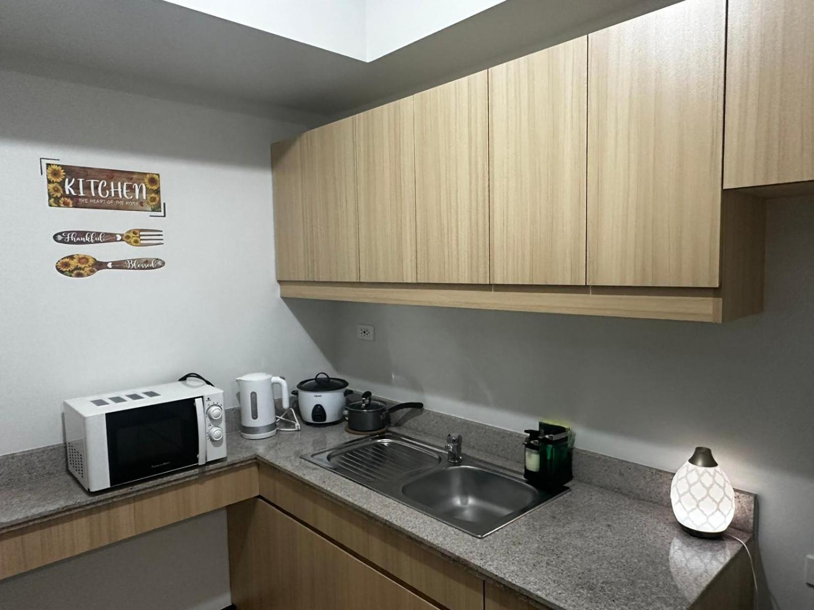 2 Bedroom Condo Unit Near Sm Bf & Naia At The Atherton By Dmci With 2 Balcony Paranaque City Exterior foto